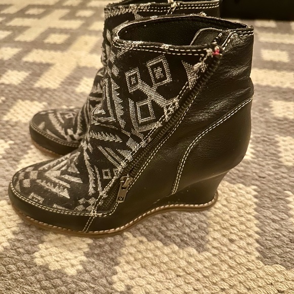 Anthropologie Black and White Ankle Boots- Buyamba - Picture 4 of 5